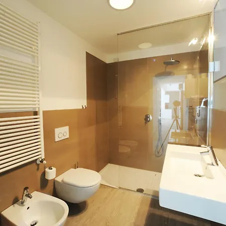 Dreizimmerwohnung Mit Direktem Zugang Zum Garten By Interhome アパート