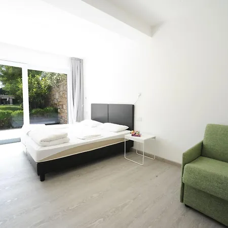 Dreizimmerwohnung Mit Direktem Zugang Zum Garten By Interhome *