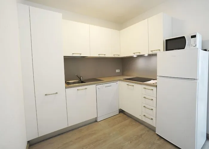 Dreizimmerwohnung Mit Direktem Zugang Zum Garten By Interhome *