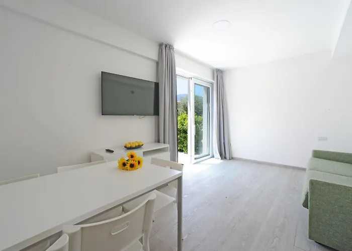 Dreizimmerwohnung Mit Direktem Zugang Zum Garten By Interhome アパート *